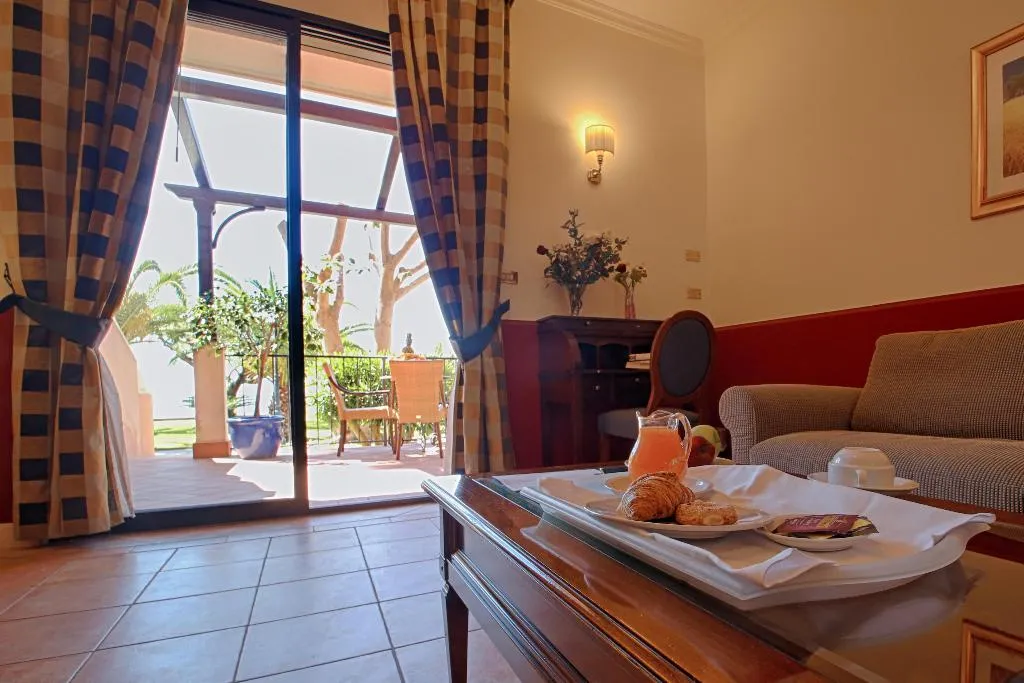 FAMILY ROOM STANDARD Room, Hotel Capo dei Greci, Catania
