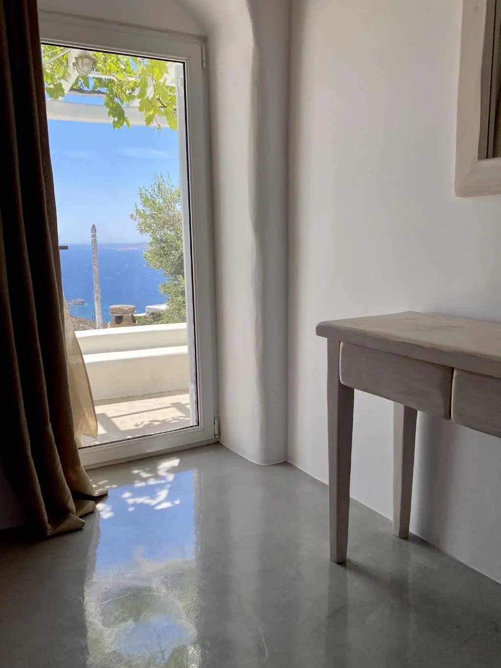 Room, Flaskos Suites, Mykonos