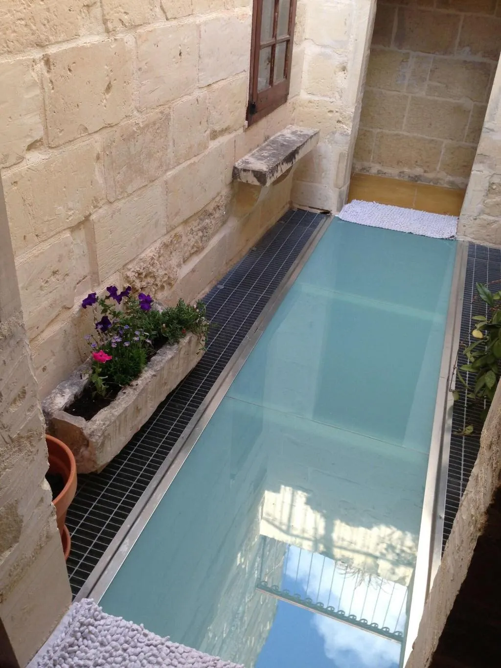 Lobby, The Burrow Guest House, Malta