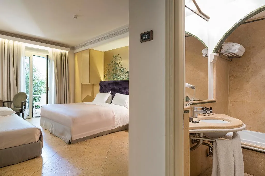 TRIPLE CLASSIC Room, Romano Palace, Catania