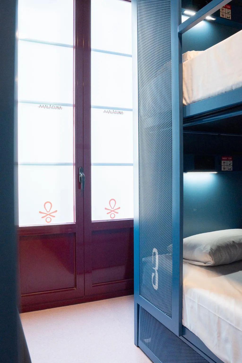 Room CAPACITY 6 Room, Malacuna Barcelona, Barcelona