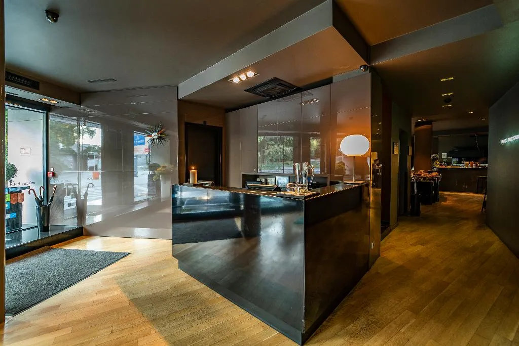 Lobby, Modus, Varna
