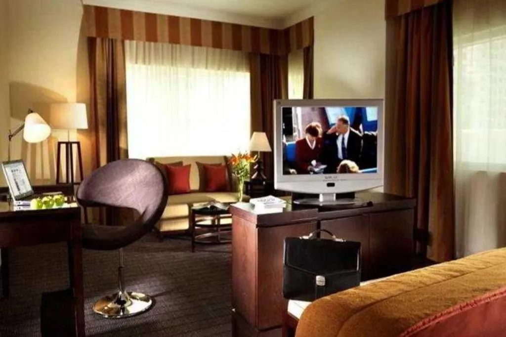 SINGLE PREMIUM Room, Radisson Blu Hotel Dubai Barsha Heights, Dubai