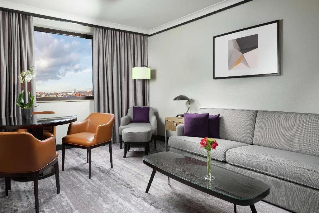 SUITE EXECUTIVE KING BED Room, Hilton Prague Atrium, Prague