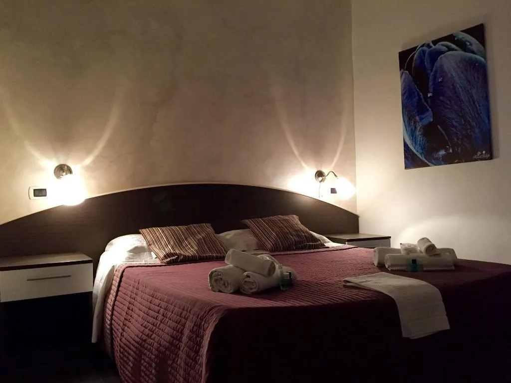 Room, Gate 40, Naples