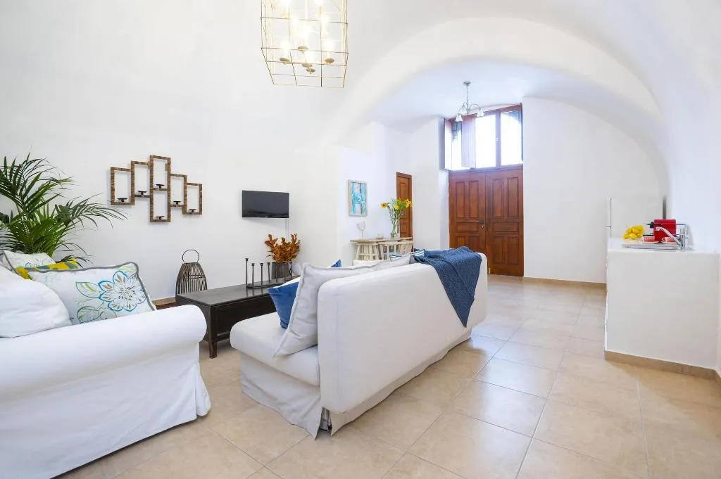 Room, Estate 1896, Santorini