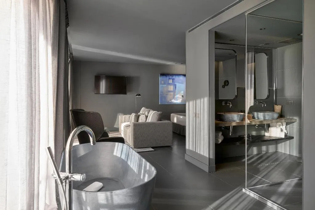 JUNIOR SUITE STANDARD Room, Barcelona Princess, Barcelona