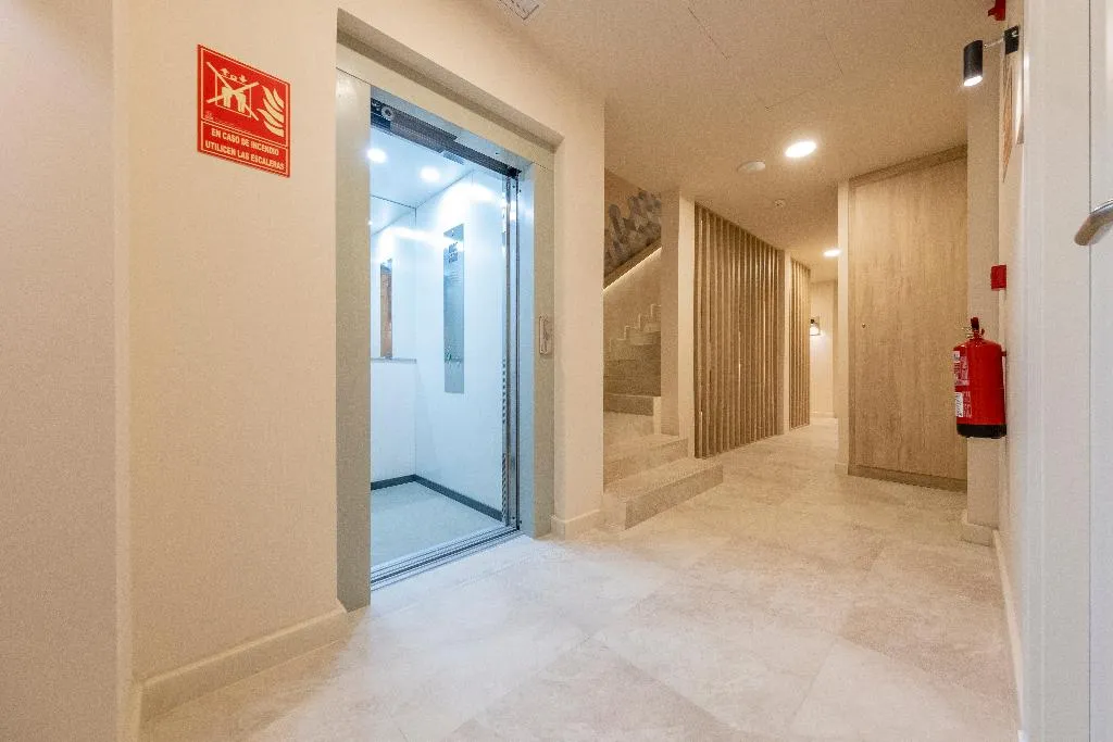 Lobby, Victori, Menorca