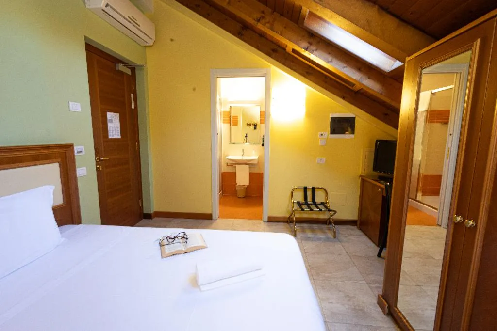 DOUBLE QUEEN SIZE BED Room, LVG Hotel Collection - Belvedere San Gottardo, Milan