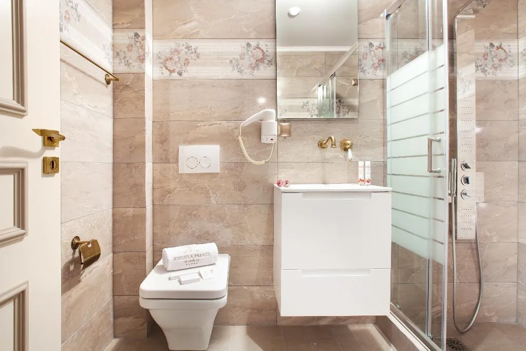 JUNIOR SUITE GARDEN VIEW Room, Kyniska Palace Conference & Spa, Athens