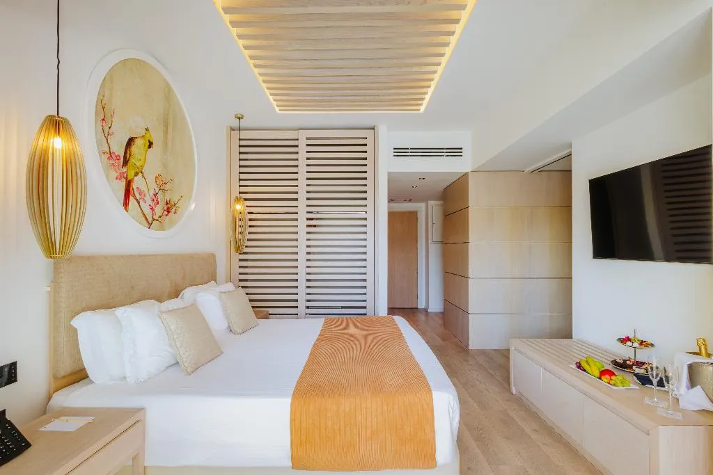 SUITE PREMIUM Room, Nissiblu Beach Resort, Cyprus