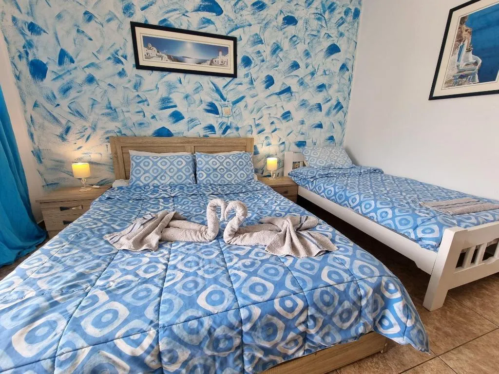 Room, Pleasure Beachside Studios, Santorini