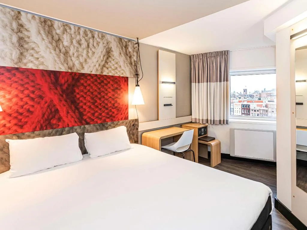 DOUBLE WITH DOUBLE BED Room, Ibis Amsterdam Centre, Amsterdam