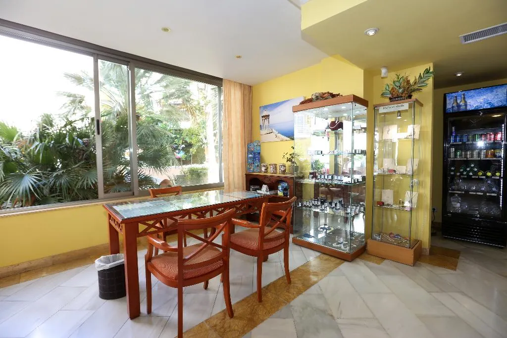 Lobby, Manaus, Majorca