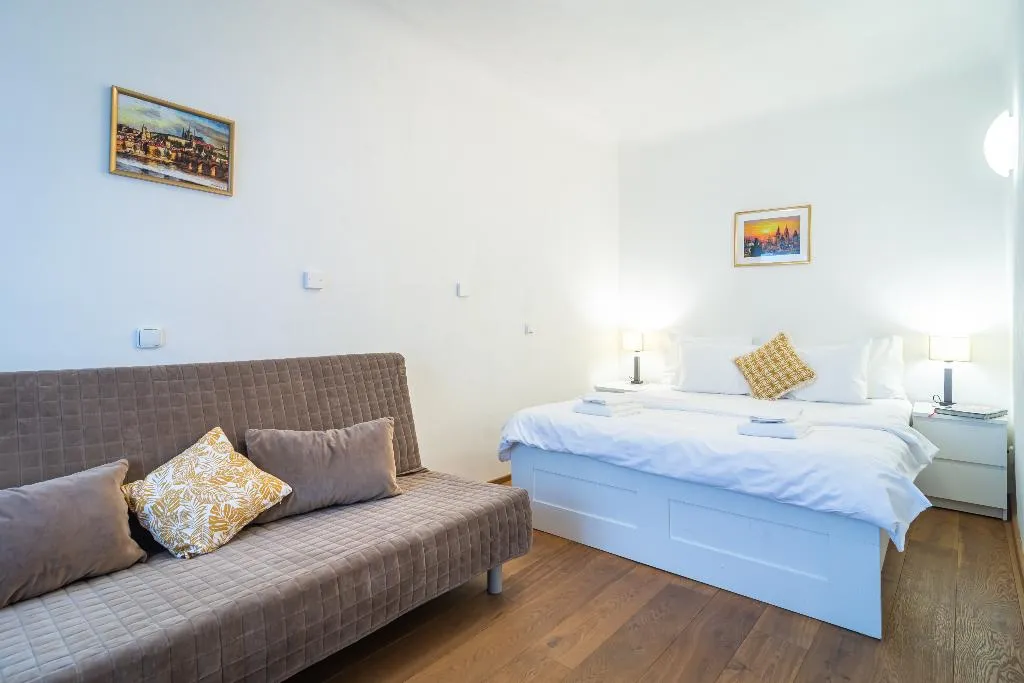 APARTMENT ONE BEDROOM Room, Royal Road Residence, Prague