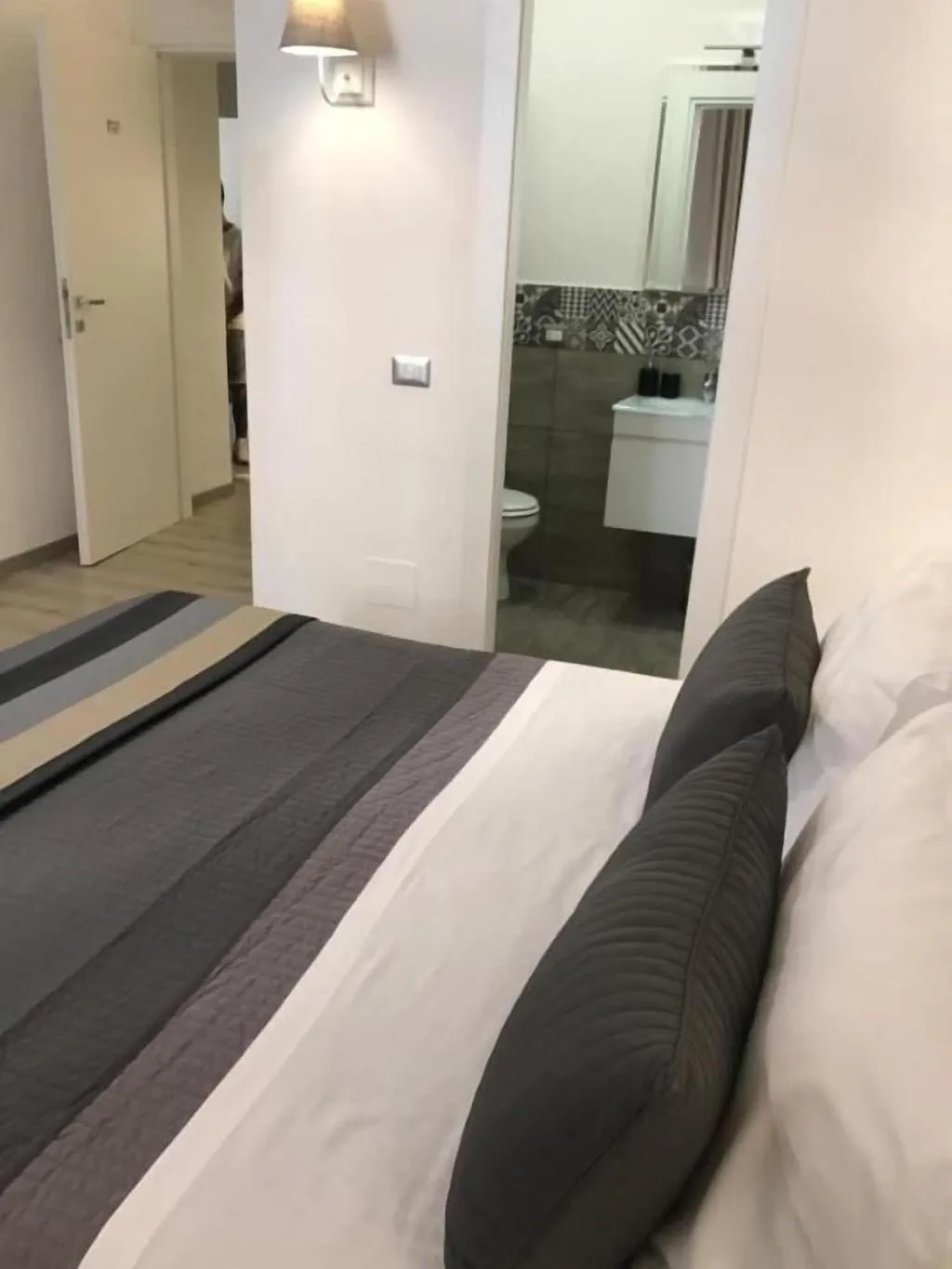 Room, Angolo Di Roma, Naples