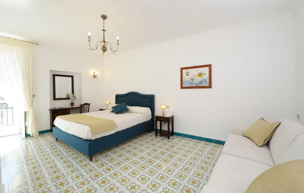 Room, Residenza Luce, Naples