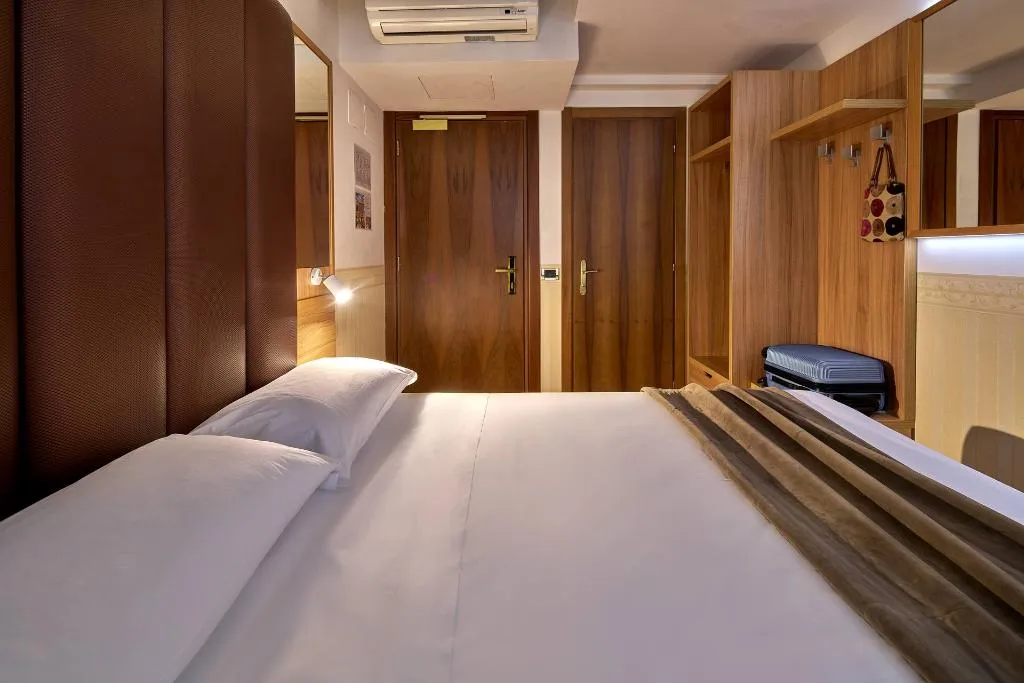 Double or Twin CLASSIC Room, UNA HOTELS Ala Venezia - Adults +16, Venice