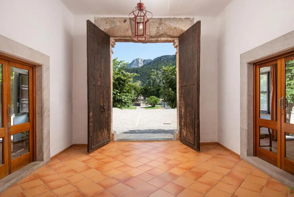 Lobby, Santuario de Lluc, Majorca