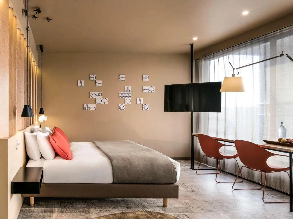 SUITE KING SIZE BED Room, Mercure Porto Centro Santa Catarina, Porto