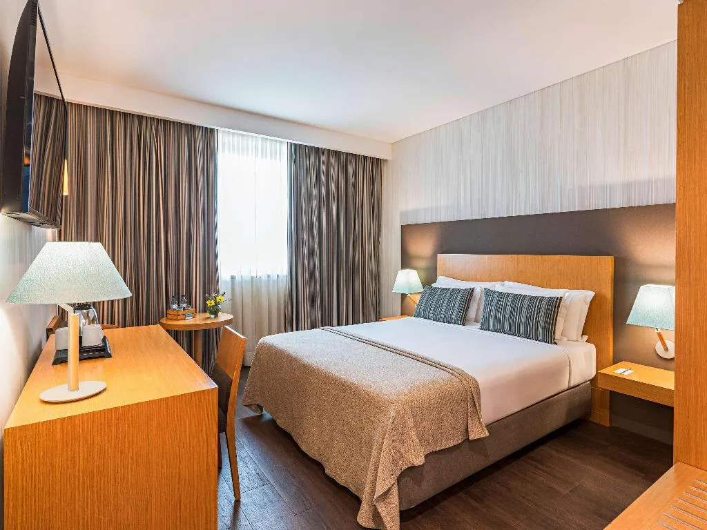 DOUBLE PREMIUM Room, Mercure Lisboa Almada Hotel, Lisbon