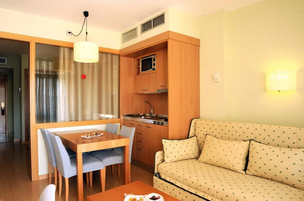 FAMILY ROOM CAPACITY 2 Room, Evenia Olympic Suites, Costa Brava