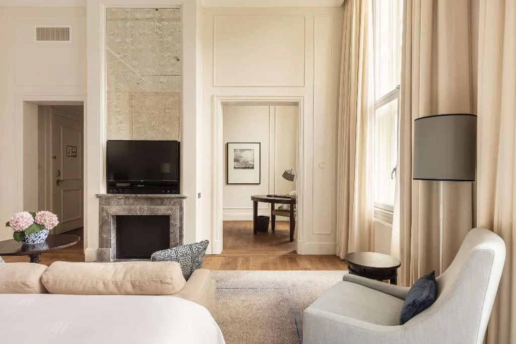 JUNIOR SUITE KING SIZE BED Room, Waldorf Astoria Amsterdam, Amsterdam