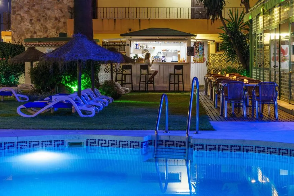 Pool, Isabel, Costa Del Sol