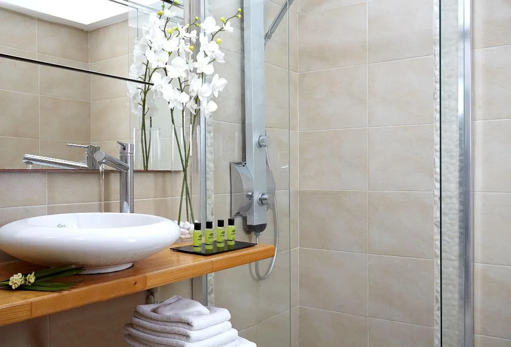 TRIPLE QUEEN SIZE BED Room, Callia Retreat Suites, Santorini