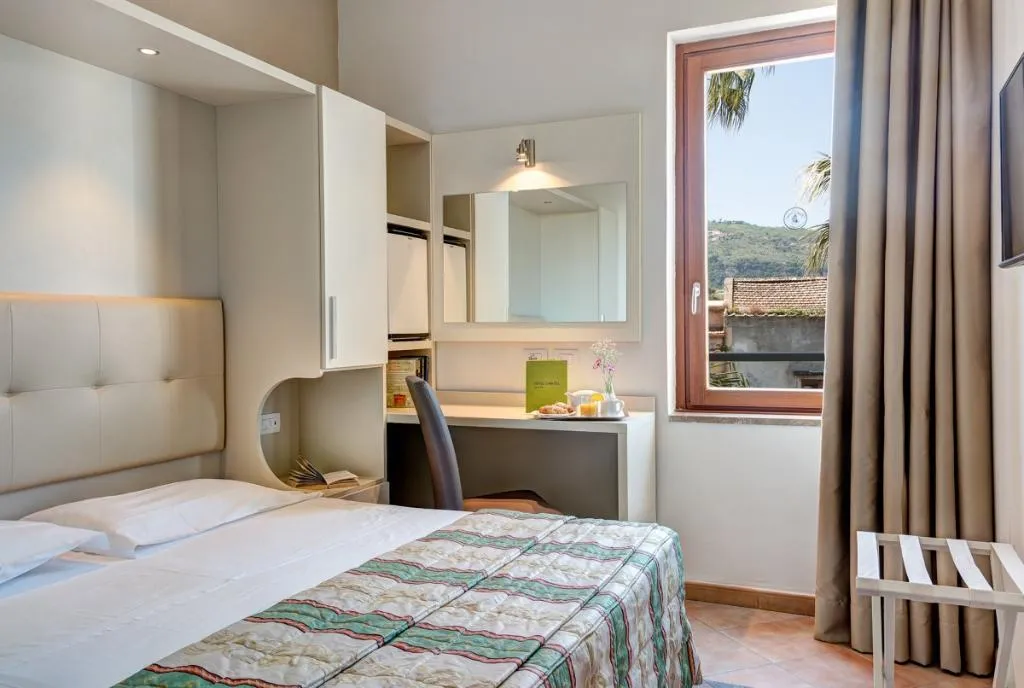 SINGLE STANDARD Room, Caravel, Naples