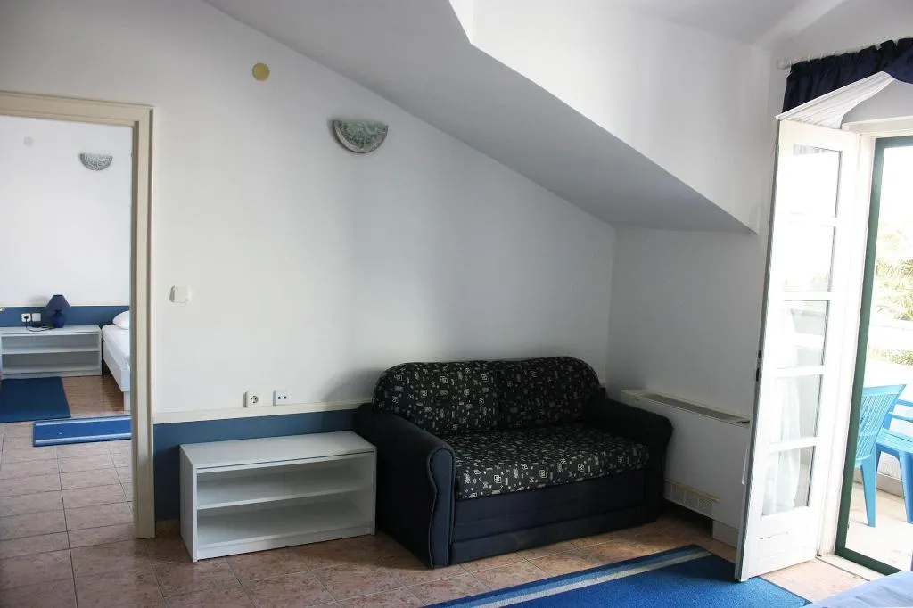 Room, Ivan, Split