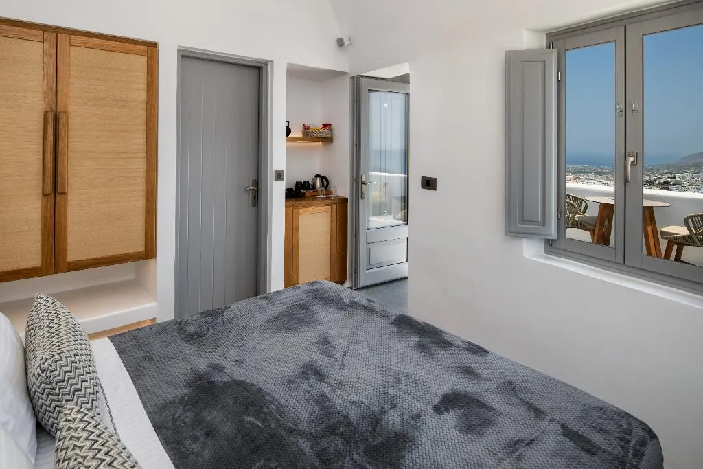 JUNIOR SUITE WITH JACUZZI Room, Eteoro Suites, Santorini