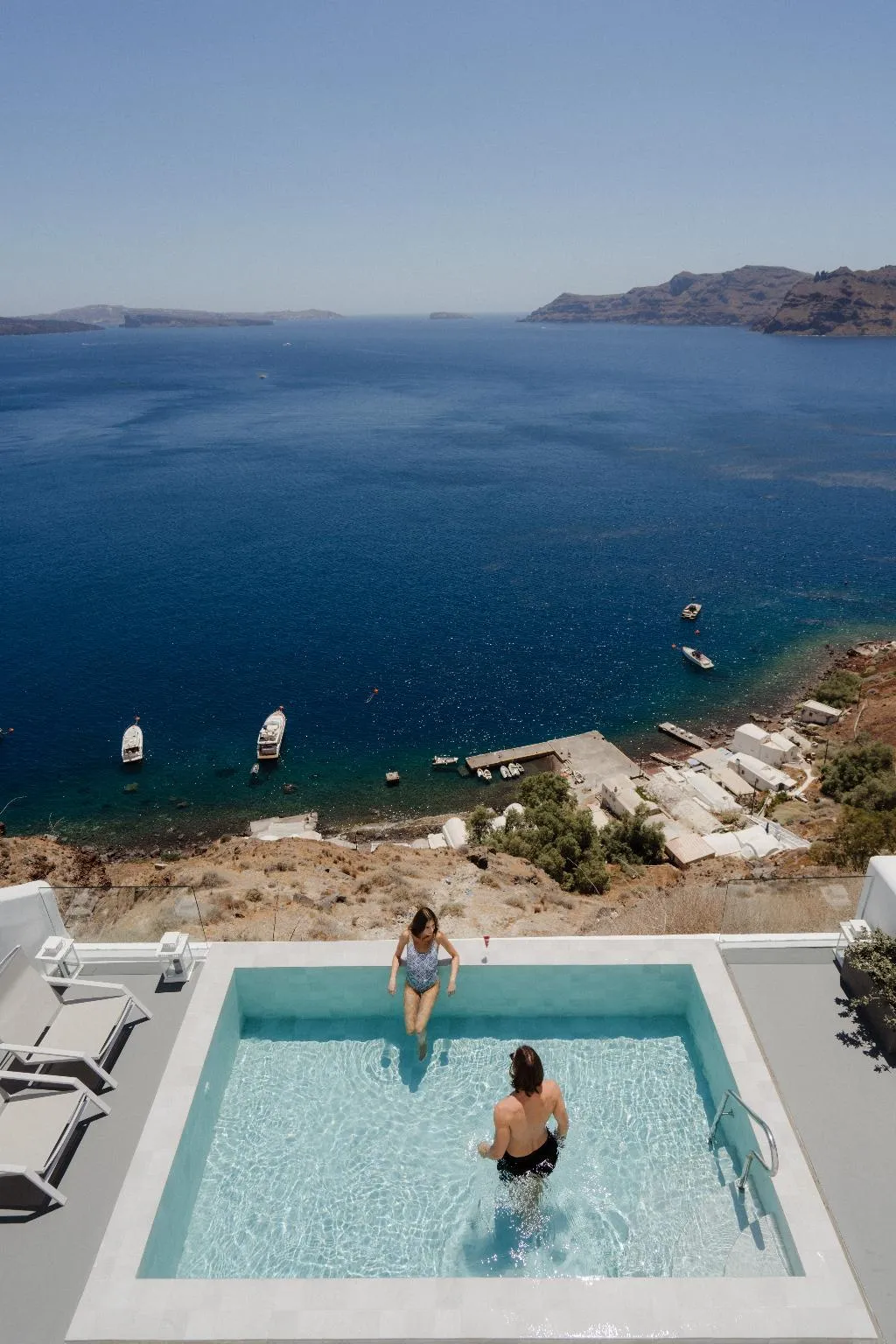SUITE DELUXE WITH PRIVATE POOL Room, La Perla Villas and Suites, Santorini