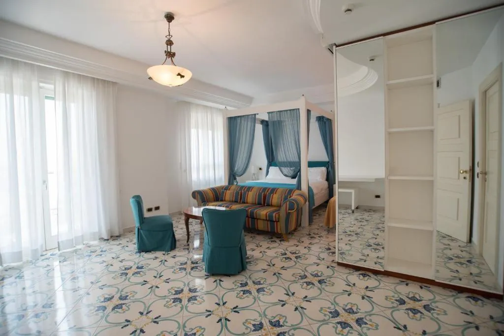 Room, Villa Maria, Naples