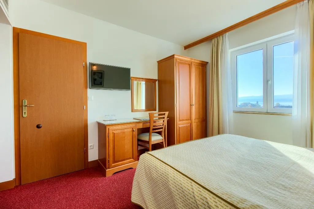 DOUBLE SINGLE USE SEA VIEW Room, Villa Dvor, Split