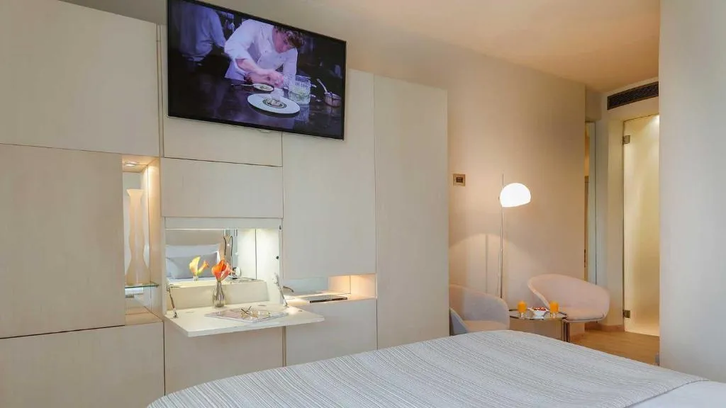DOUBLE SINGLE USE DELUXE Room, Cram, Barcelona
