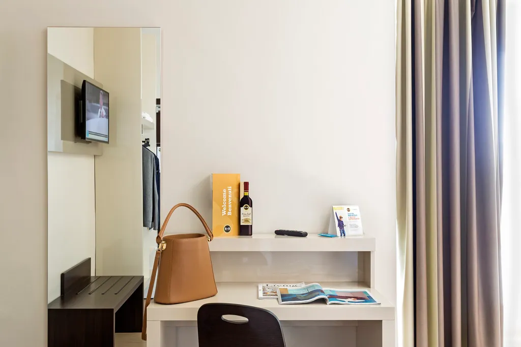 Room, B&b Hotel Napoli, Naples