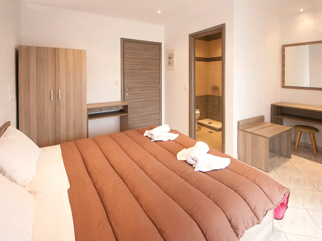Room CAPACITY 6 Room, Pension Avocado, Skiathos