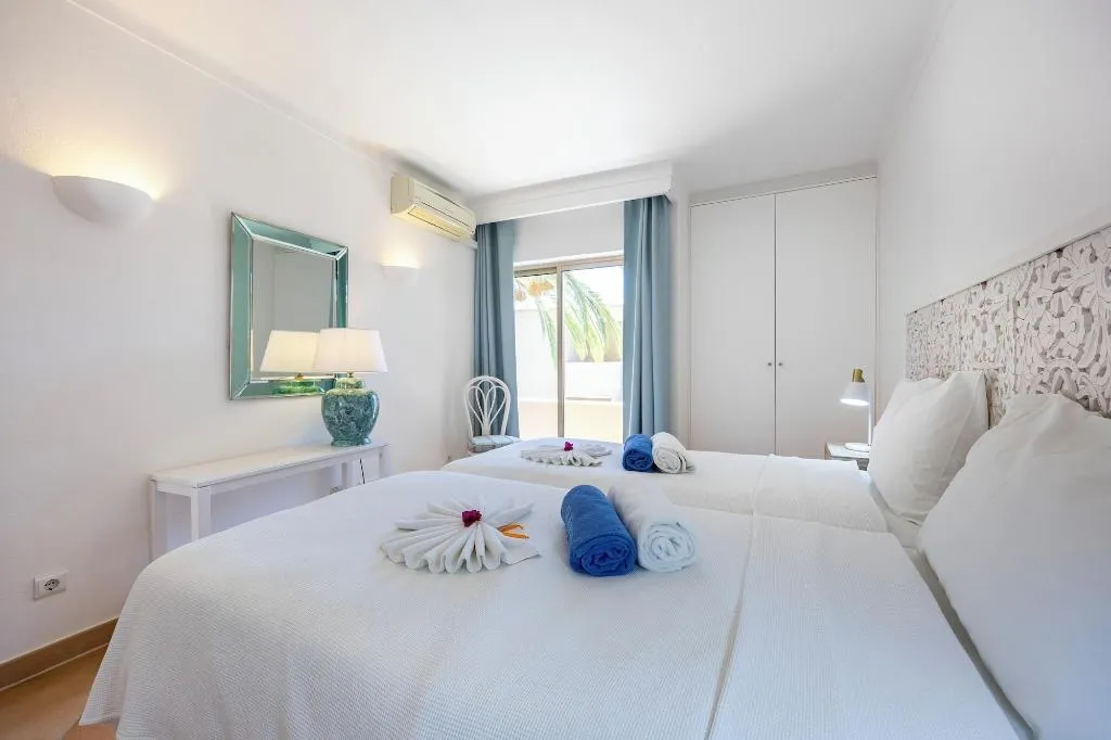 Room, Vila Palmeira, Algarve