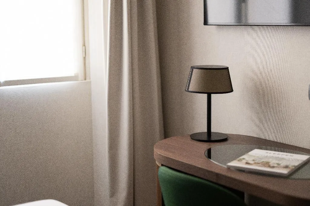 DOUBLE SINGLE USE QUEEN SIZE BED Room, Maison Roma Piazza di Spagna | UNA Esperienze, Rome