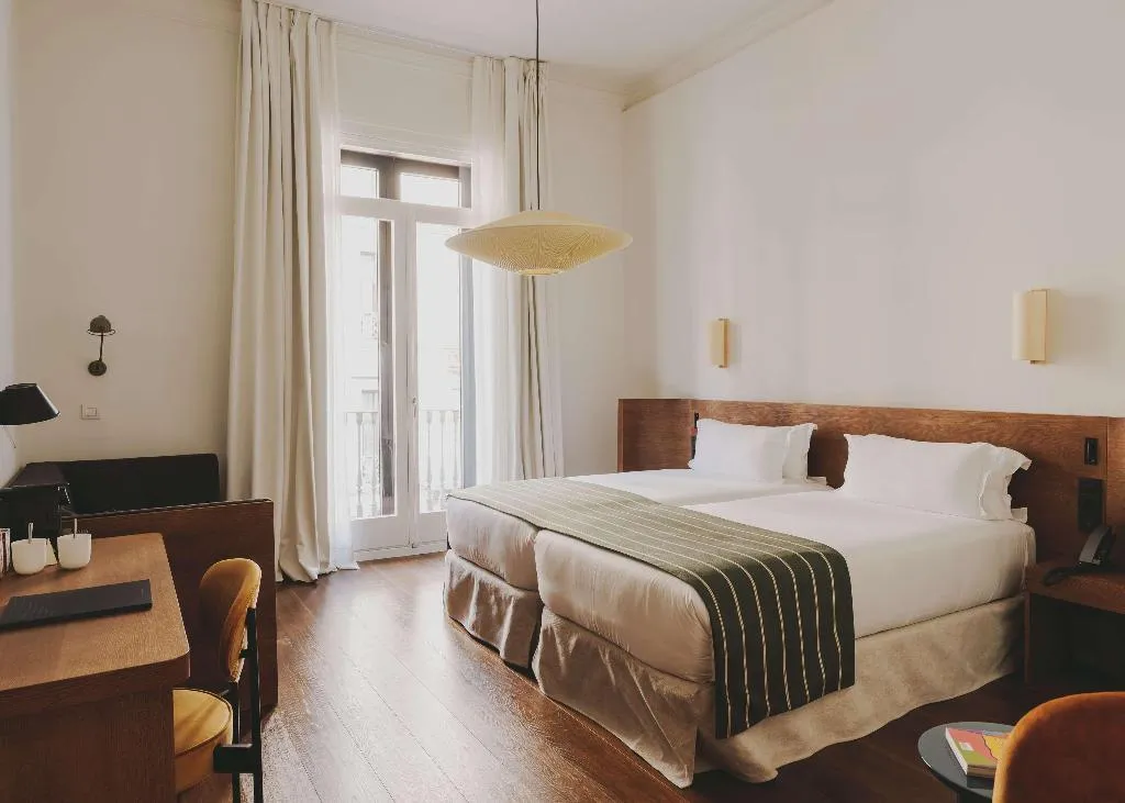 Room, Regina, Barcelona