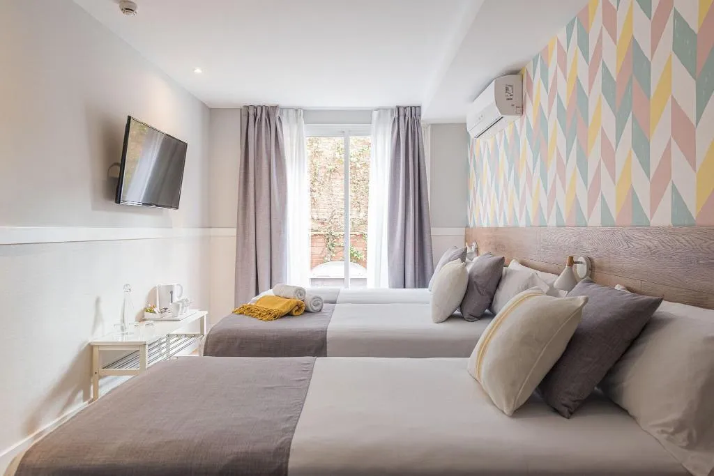 TRIPLE STANDARD Room, House by pillow, Barcelona