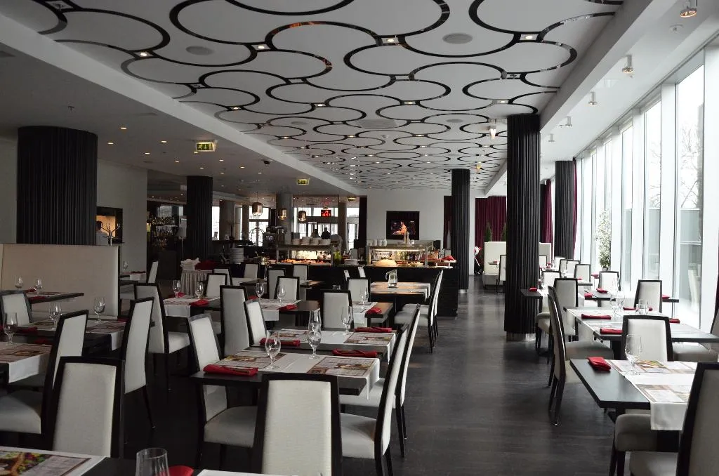 Restaurant, Park Inn by Radisson Meriton Conference&Spa Hotel, Tallinn