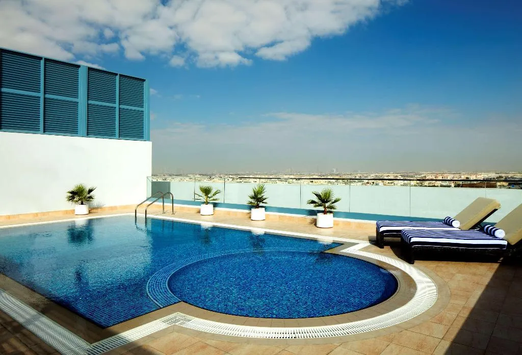Pool, Radisson Blu Hotel Apartment Dubai Silicon Oasis, Dubai
