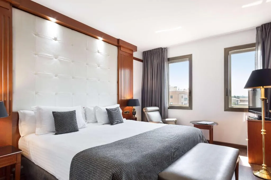 JUNIOR SUITE KING SIZE BED Room, Best Western Premier CMC Girona, Costa Brava