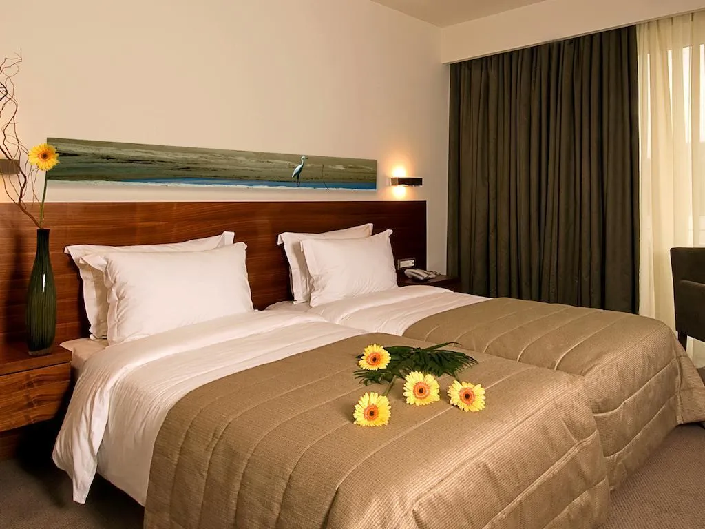 Room, Lucy, Thessaloniki