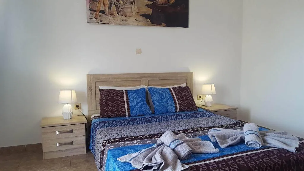 Room, Pleasure Beachside Studios, Santorini