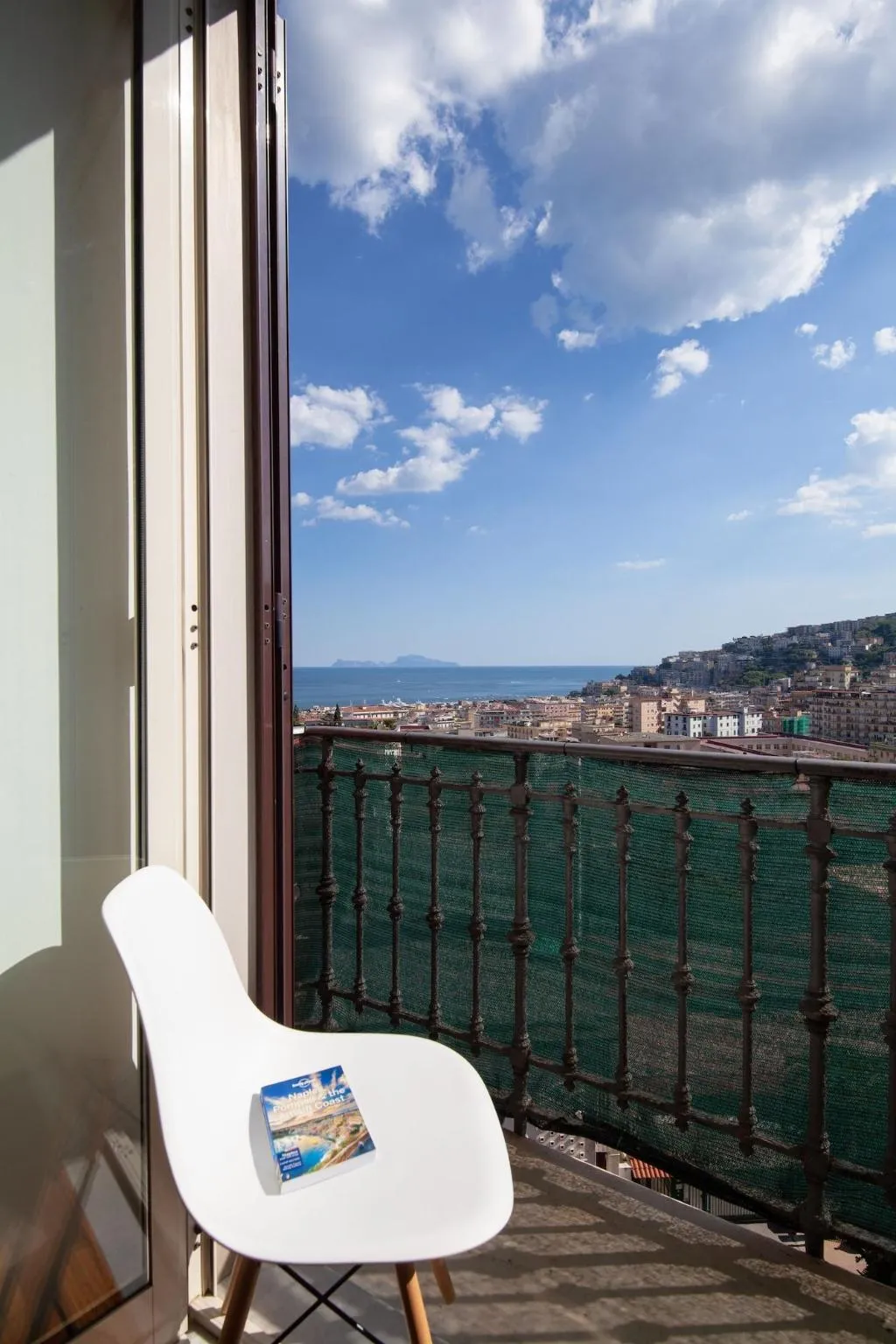 Room, Napolicentro Mare, Naples