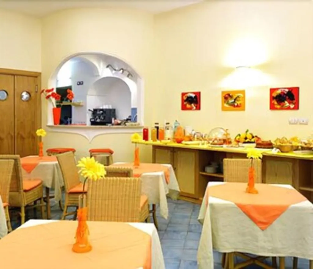 Restaurant, Sharon House, Naples