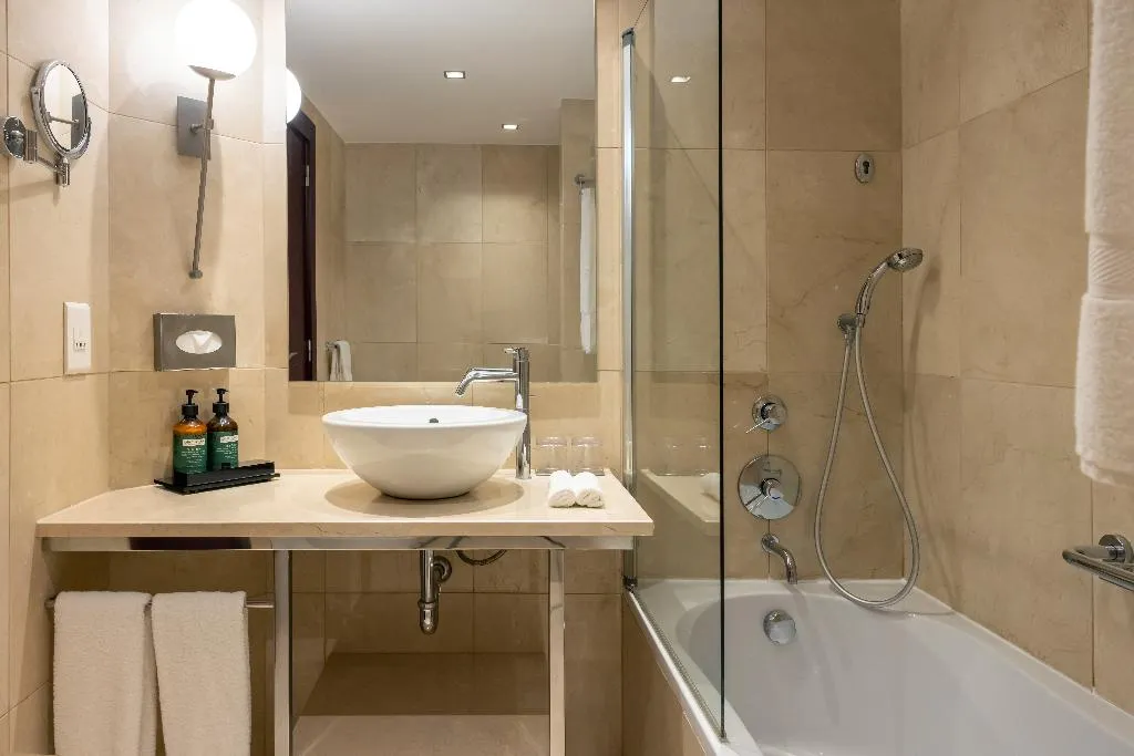 JUNIOR SUITE QUEEN SIZE BED Room, Crowne Plaza Porto, Porto
